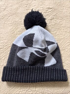 Youth Under Armour Black & Light Gray Logo Pom Beanie